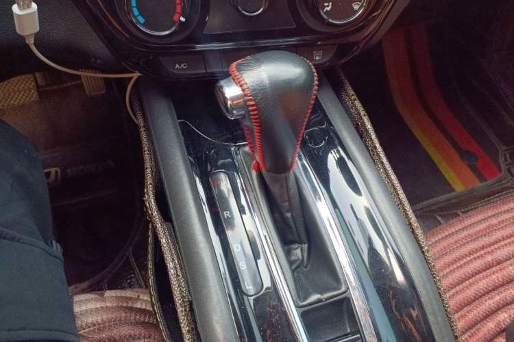 Used Honda Vezel 2015 1.5L CVT two-wheel drive Comfort trim Gear Lever