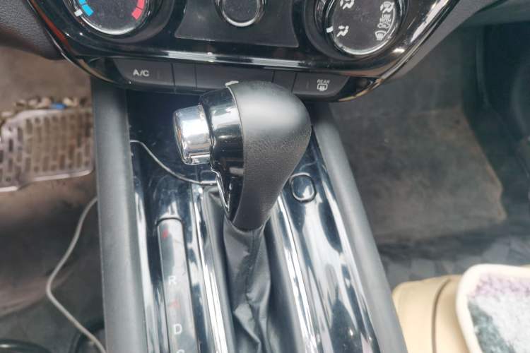 Used Honda Vezel 2015 1.5L CVT two-wheel drive Comfort trim Gear Lever