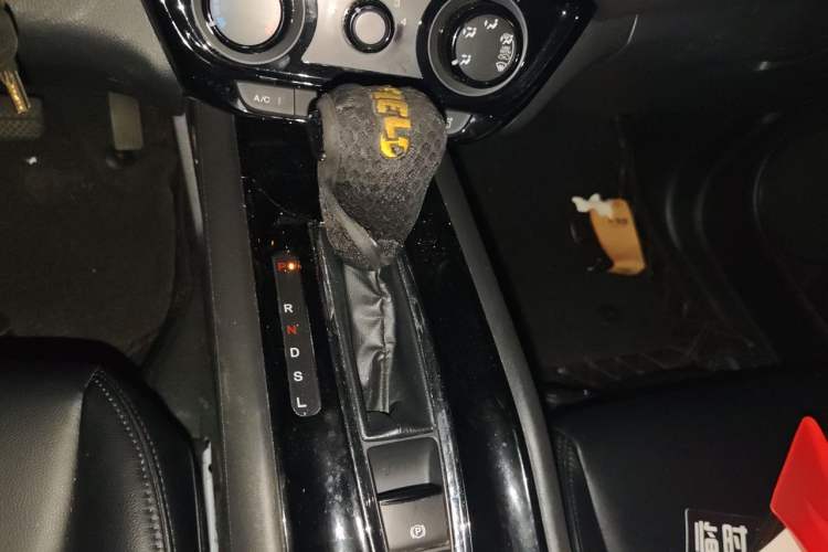Used Honda Vezel 2015 1.5L CVT two-wheel drive Comfort trim Gear Lever