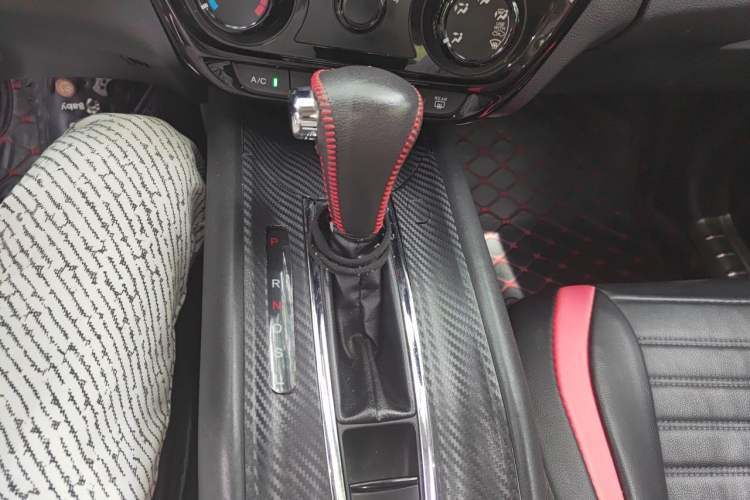 Used Honda Vezel 2015 1.5L CVT two-wheel drive Comfort trim Gear Lever