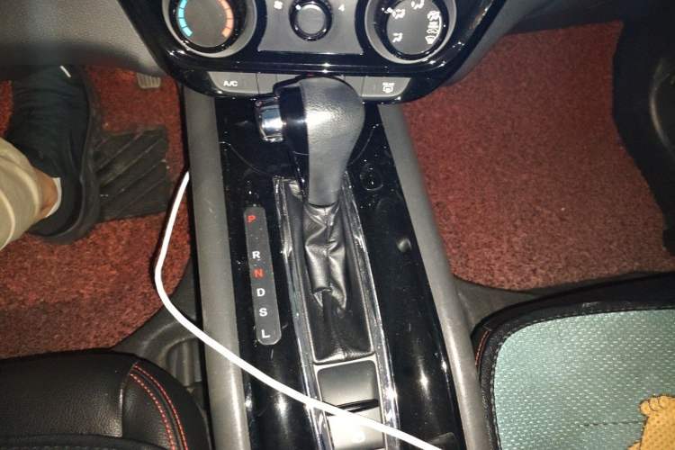 Used Honda Vezel 2015 1.5L CVT two-wheel drive Comfort trim Gear Lever