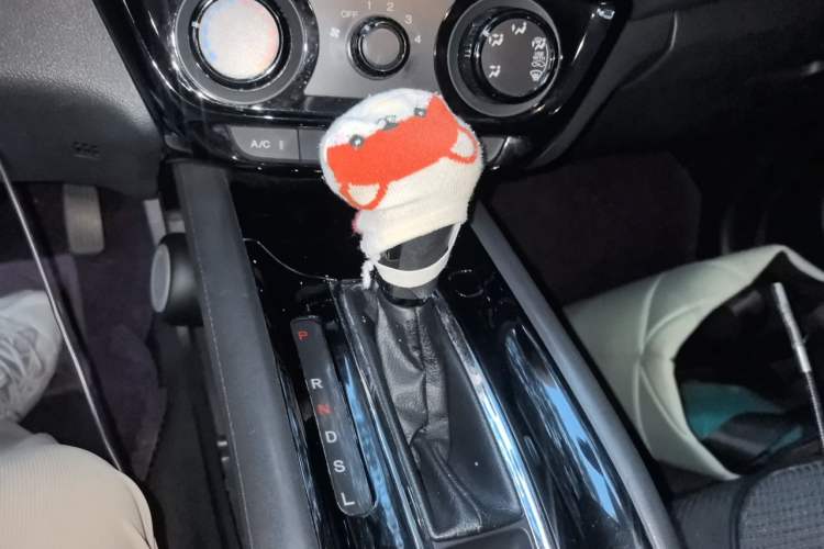 Used Honda Vezel 2015 1.5L CVT two-wheel drive Comfort trim Gear Lever