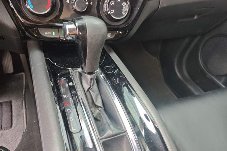 Used Honda Vezel 2015 1.5L CVT two-wheel drive Comfort trim Gear Lever