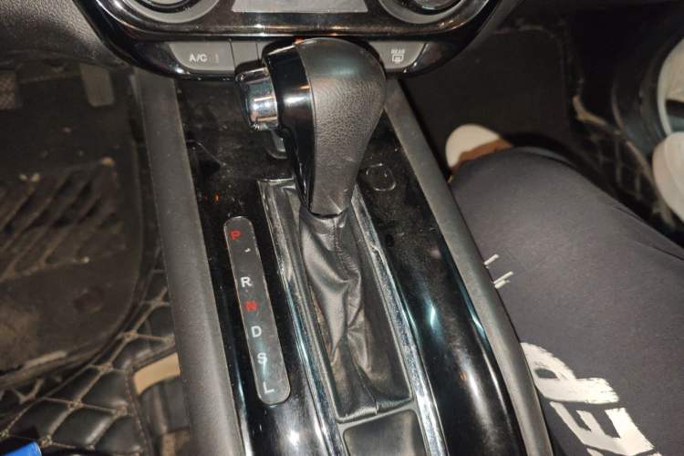 Used Honda Vezel 2015 1.8L CVT 2WD Elite Model Gear Lever