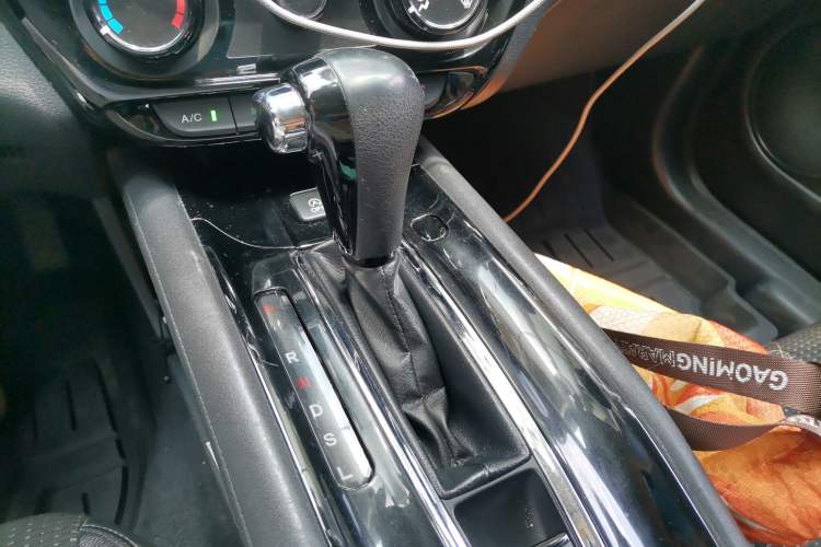 Used Honda Vezel 2015 1.8L CVT 2WD Elite Model Gear Lever