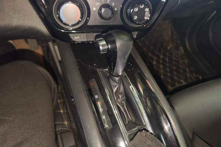 Used Honda Vezel 2015 1.5L CVT two-wheel drive Comfort trim Gear Lever