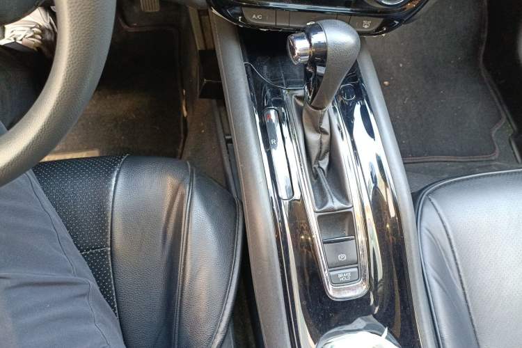 Used Honda Vezel 2015 1.5L CVT two-wheel drive Comfort trim Gear Lever