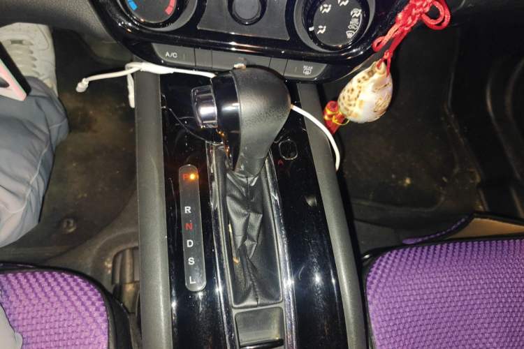 Used Honda Vezel 2015 1.5L CVT two-wheel drive Comfort trim Gear Lever