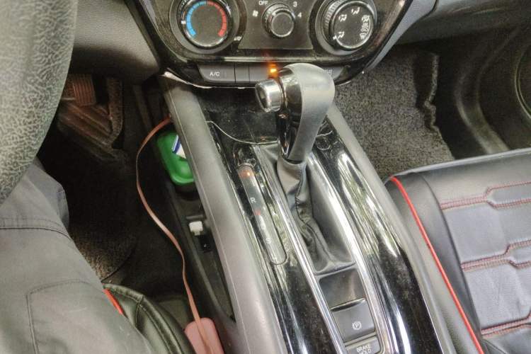 Used Honda Vezel 2015 1.5L CVT two-wheel drive Comfort trim Gear Lever