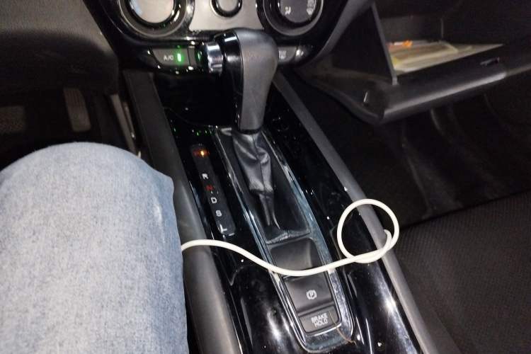 Used Honda Vezel 2015 1.5L CVT two-wheel drive Comfort trim Gear Lever