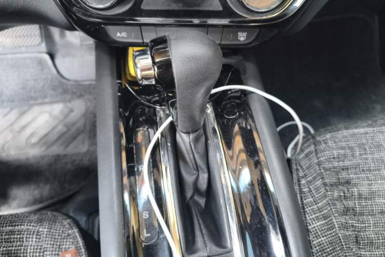 Used Honda Vezel 2015 1.5L CVT two-wheel drive Comfort trim Gear Lever