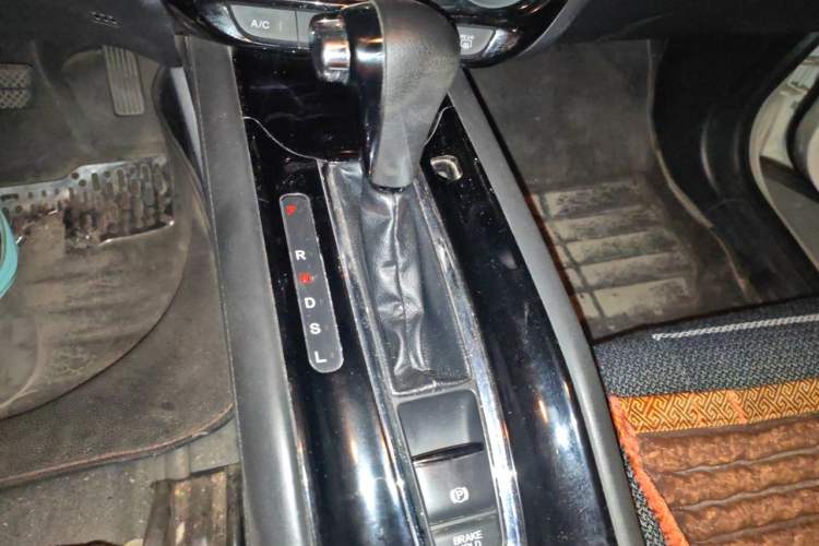 Used Honda Vezel 2015 1.5L CVT two-wheel drive Comfort trim Gear Lever