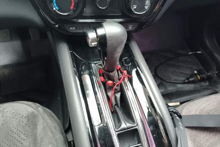 Used Honda Vezel 2015 1.5L CVT two-wheel drive Comfort trim Gear Lever