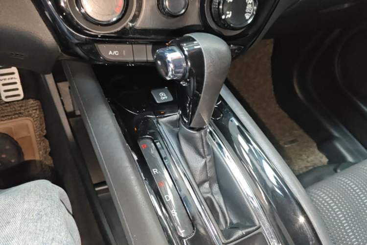 Used Honda Vezel 2015 1.8L CVT 2WD Elite Model Gear Lever