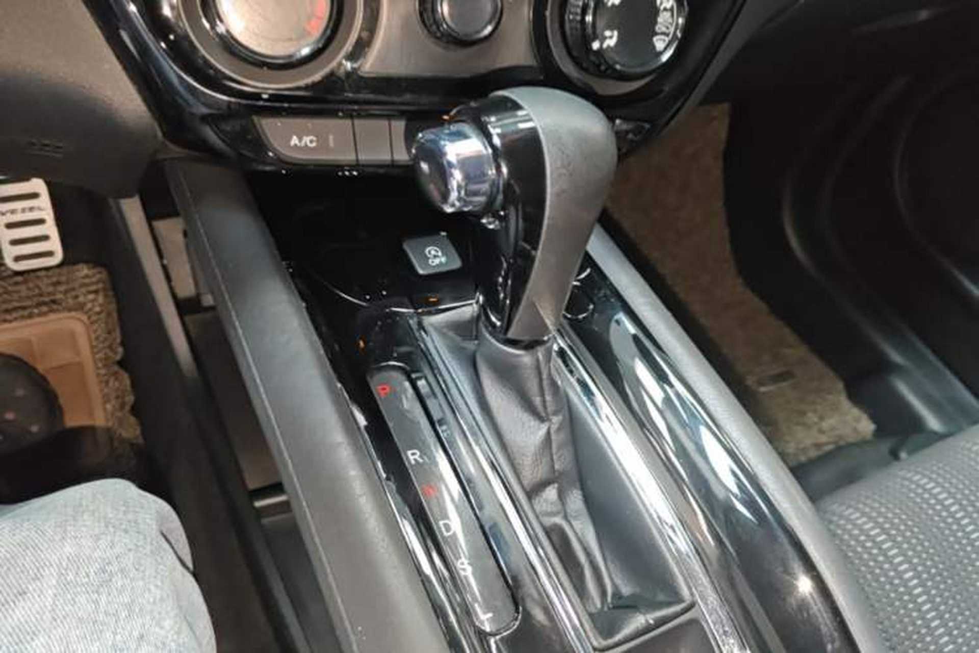 Used Honda Vezel 2015 1.8L CVT 2WD Elite Model Gear Lever