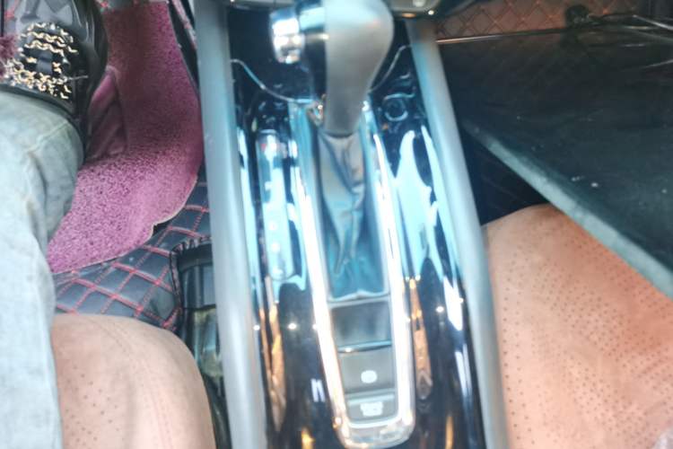 Used Honda Vezel 2015 1.5L CVT two-wheel drive Comfort trim Gear Lever