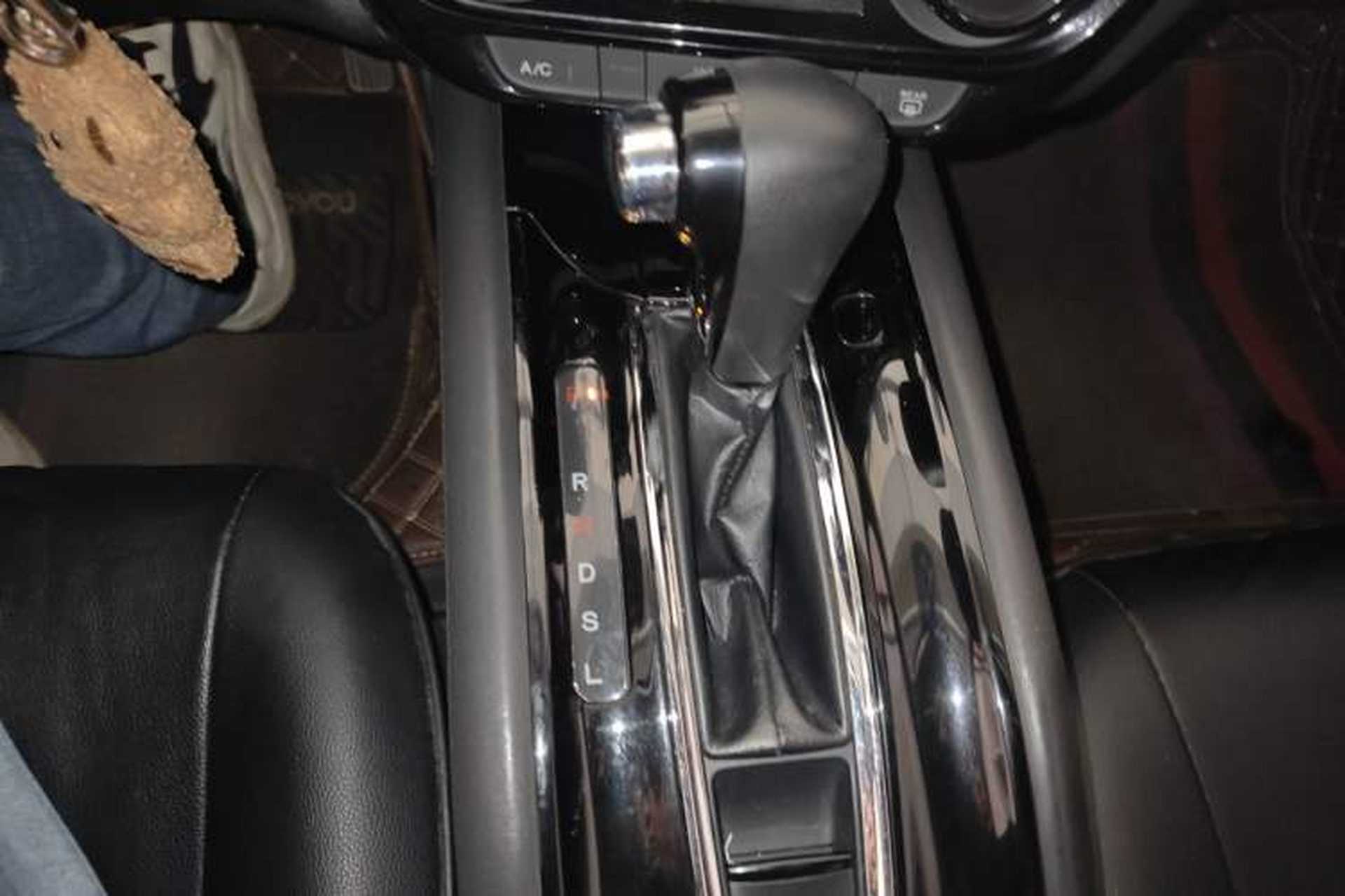 Used Honda Vezel 2015 1.5L CVT two-wheel drive Comfort trim Gear Lever