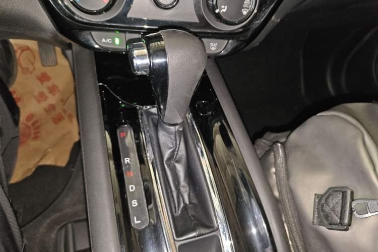 Used Honda Vezel 2015 1.5L CVT two-wheel drive Comfort trim Gear Lever
