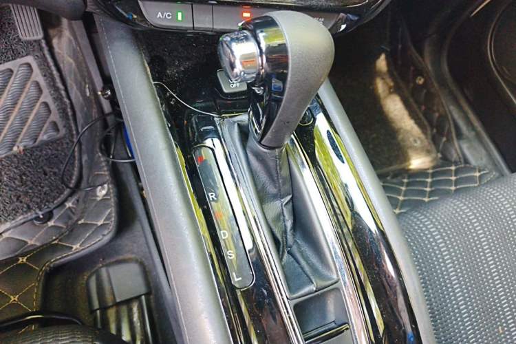 Used Honda Vezel 2015 1.8L CVT 2WD Elite Model Gear Lever