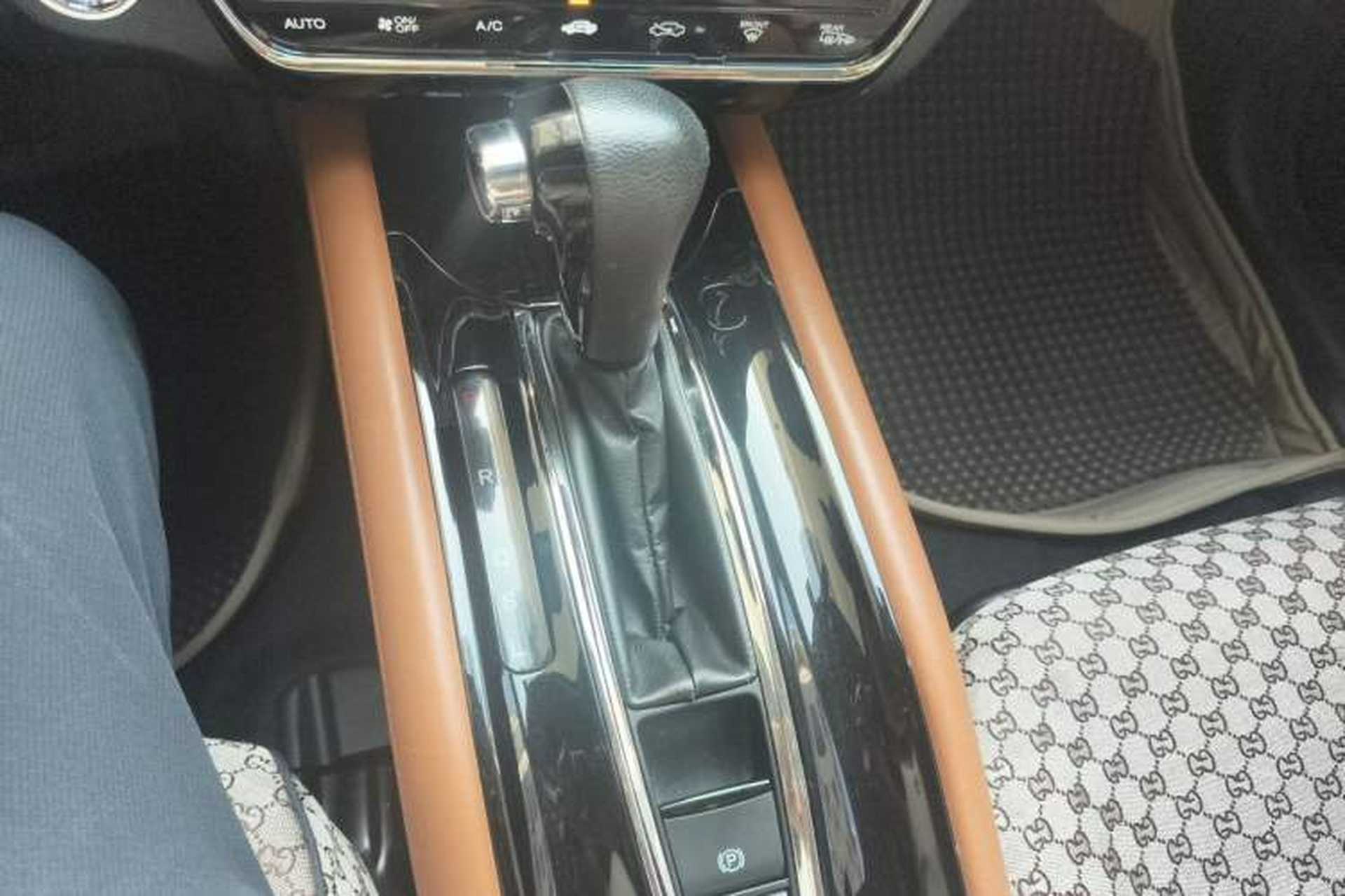 Used Honda Vezel 2015 1.8L CVT 2WD Luxury Model Gear Lever