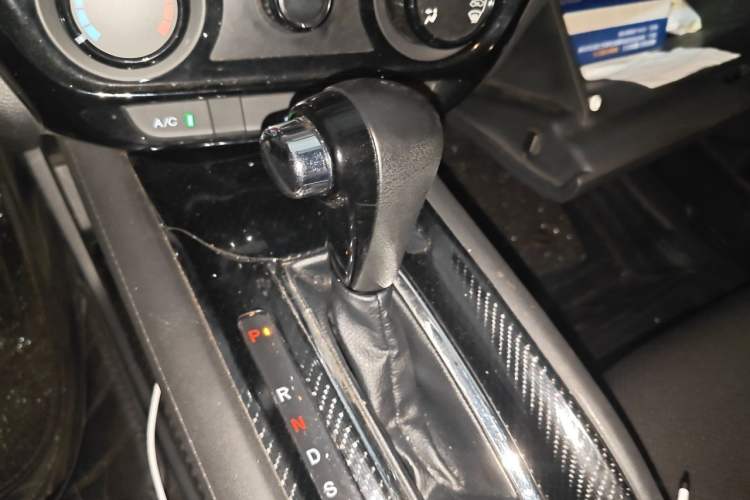 Used Honda Vezel 2015 1.5L CVT two-wheel drive Comfort trim Gear Lever