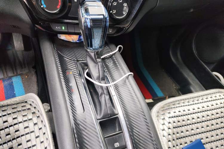 Used Honda Vezel 2015 1.5L CVT two-wheel drive Comfort trim Gear Lever