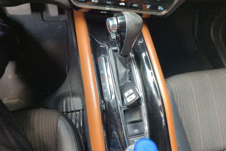 Used Honda Vezel 2015 1.8L CVT 2WD Luxury Model Gear Lever