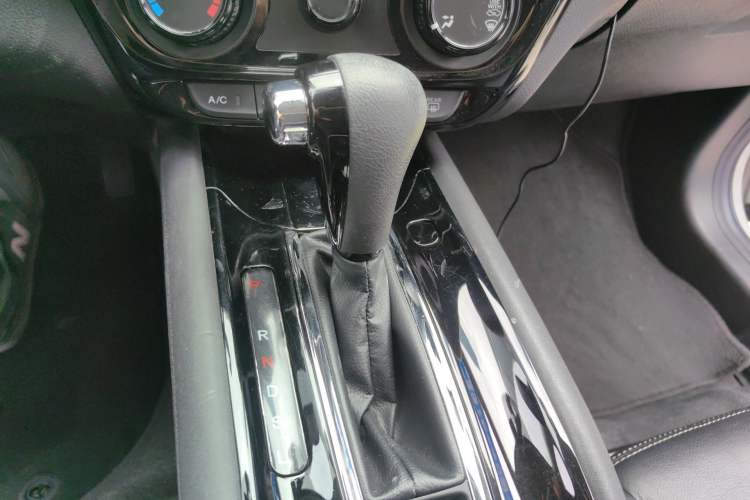 Used Honda Vezel 2015 1.5L CVT two-wheel drive Comfort trim Gear Lever
