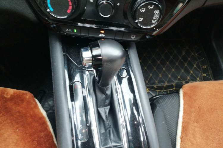 Used Honda Vezel 2015 1.5L CVT two-wheel drive Comfort trim Gear Lever