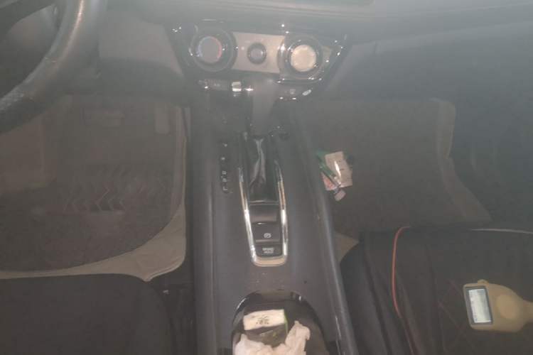 Used Honda Vezel 2015 1.5L CVT two-wheel drive Comfort trim Gear Lever