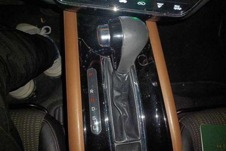 Used Honda Vezel 2015 1.8L CVT 2WD Luxury Model Gear Lever