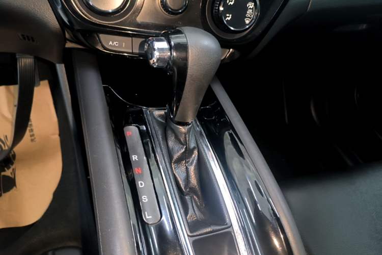 Used Honda Vezel 2015 1.5L CVT two-wheel drive Comfort trim Gear Lever