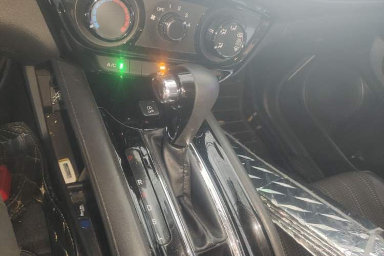 Used Honda Vezel 2015 1.8L CVT 2WD Elite Model Gear Lever