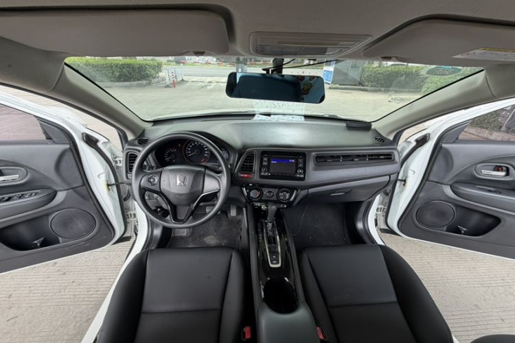 Used Honda Vezel 2015 1.5L CVT two-wheel drive Comfort trim Interior 1