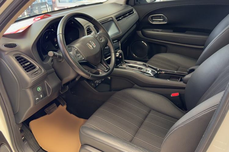 Used Honda Vezel 2015 1.8L CVT 2WD Luxury Model Interior 1
