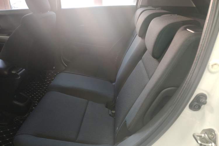 Used Honda Vezel 2015 1.5L manual two-wheel drive Comfort trim level Interior 1