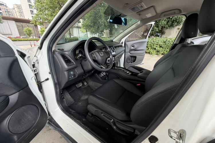 Used Honda Vezel 2015 1.5L CVT two-wheel drive Comfort trim Interior 2
