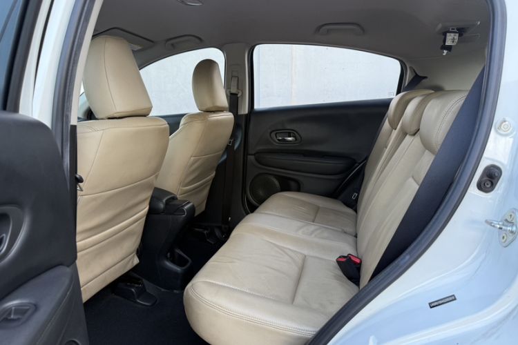 Used Honda Vezel 2015 1.5L CVT two-wheel drive Comfort trim Interior 2