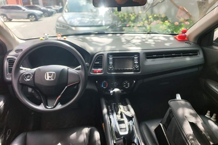 Used Honda Vezel 2015 1.5L CVT two-wheel drive Comfort trim Interior 2