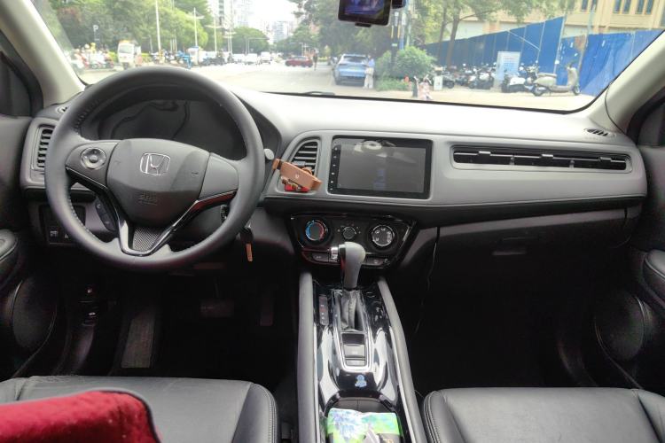 Used Honda Vezel 2015 1.5L CVT two-wheel drive Comfort trim Interior 2