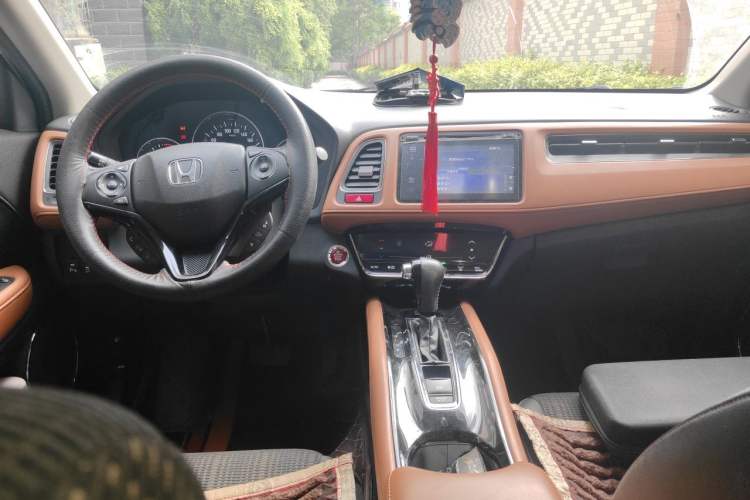 Used Honda Vezel 2015 1.8L CVT 2WD Luxury Model Interior 2