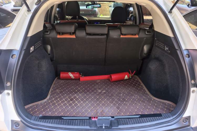 Used Honda Vezel 2015 1.5L CVT two-wheel drive Comfort trim Interior 3