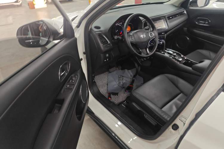 Used Honda Vezel 2015 1.8L CVT Four-Wheel Drive Flagship Model Interior 3