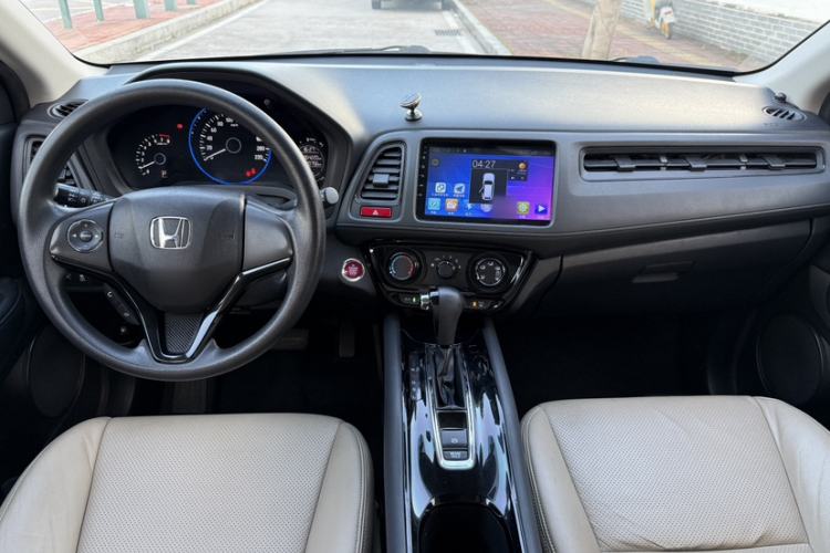 Used Honda Vezel 2015 1.5L CVT two-wheel drive Comfort trim Interior 3