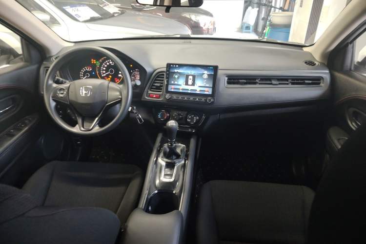 Used Honda Vezel 2015 1.5L manual two-wheel drive Comfort trim level Interior 3