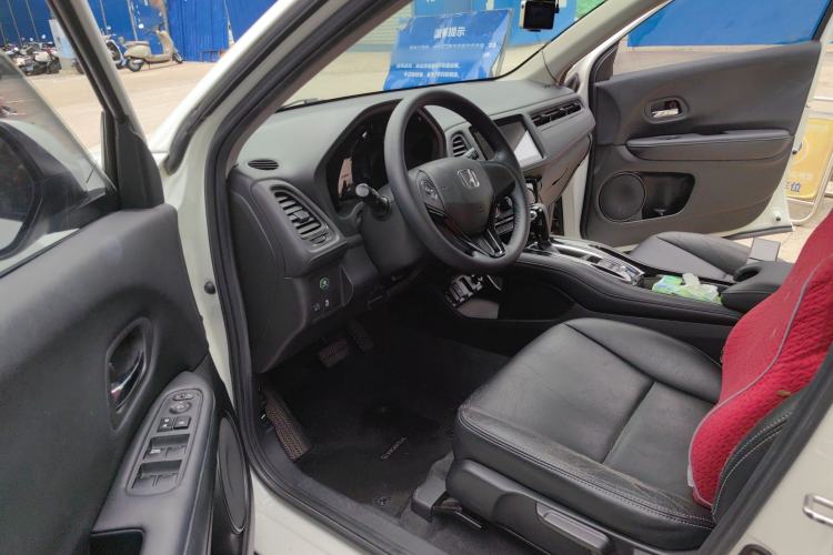 Used Honda Vezel 2015 1.5L CVT two-wheel drive Comfort trim Interior 3