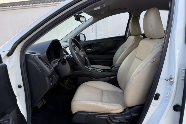 Used Honda Vezel 2015 1.5L CVT two-wheel drive Comfort trim Interior 4
