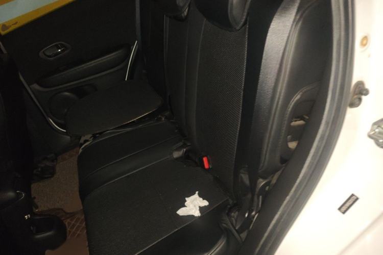 Used Honda Vezel 2015 1.5L CVT two-wheel drive Comfort trim Interior 4