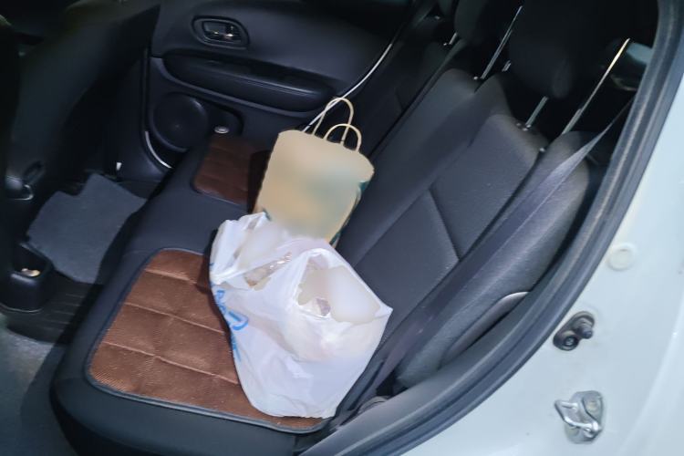 Used Honda Vezel 2015 1.5L CVT two-wheel drive Comfort trim Interior 4