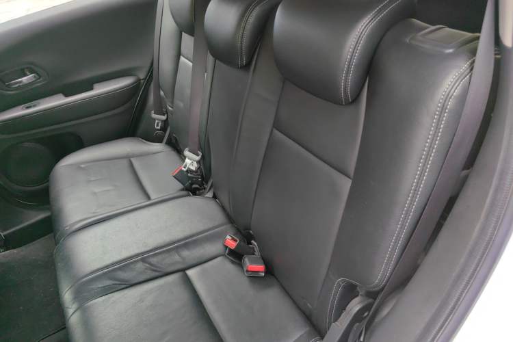 Used Honda Vezel 2015 1.5L CVT two-wheel drive Comfort trim Interior 4